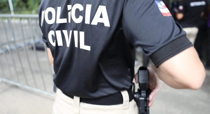 Jovem investigado por incendiar corpo de companheira é preso na Bahia