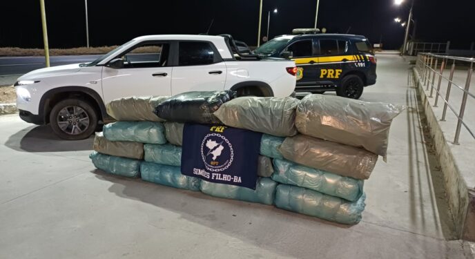 PRF apreende 140 kg de drogas durante fiscalização na BR-324 na Bahia